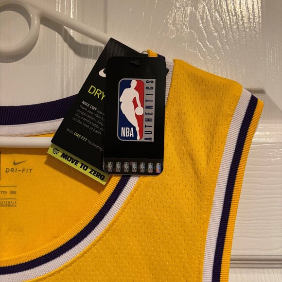 Men's LA Lakers Lebron James #23 Nike Home Jersey - Picture 3 of 7